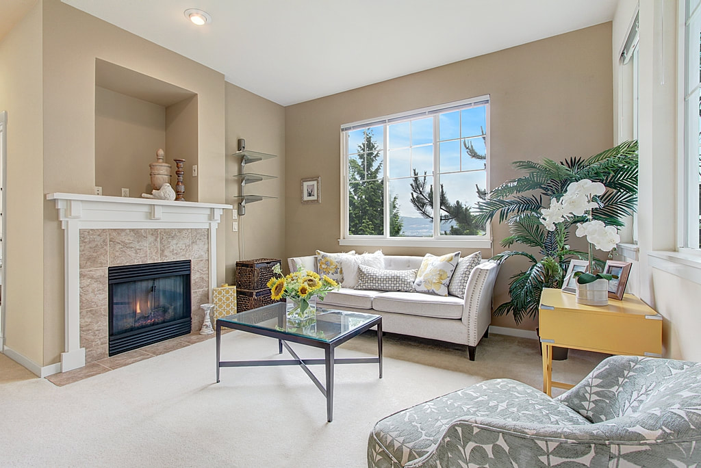 Living room in Issaquah staged by Mayumi.