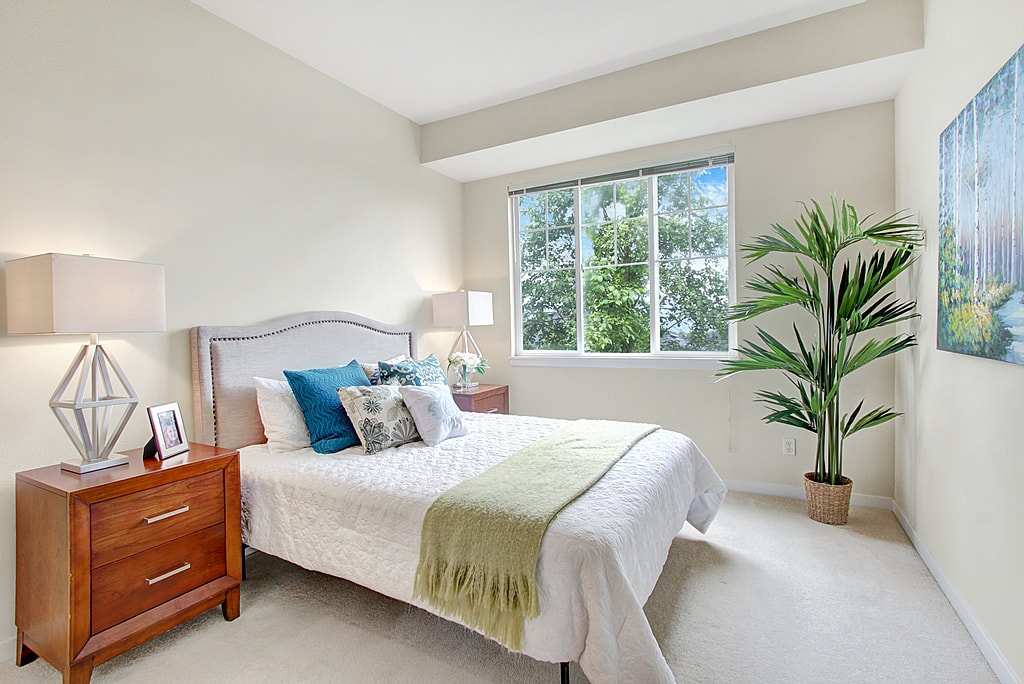 Bedroom in Issaquah staged by Mayumi.